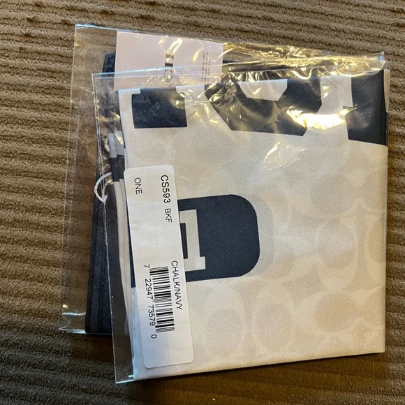 Coach Coach 1941 Silk Bandana nwt in packaging - Picture 2 of 3